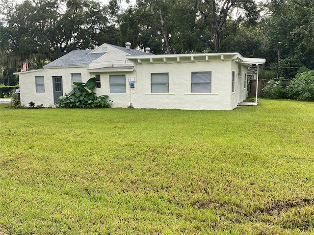 view of front of house with a front yard