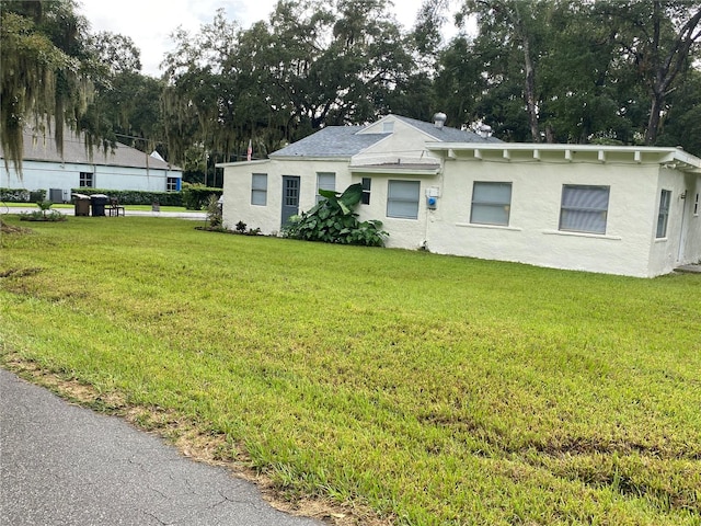 view of front of house with a front yard