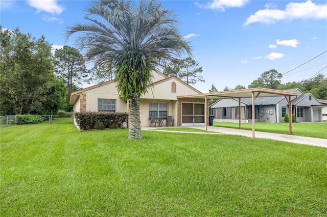 view of front facade featuring a carport and a front lawn