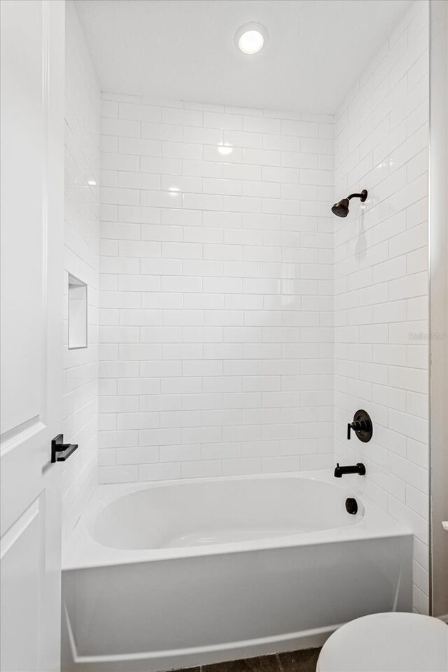 15607 Vetta Dr, Montverde, FL 34756 - full bathroom featuring toilet and tub / shower combination
