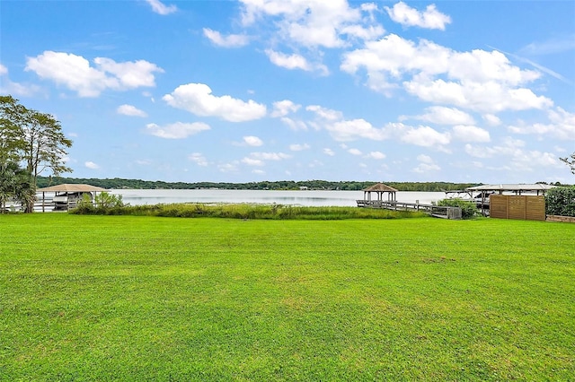 view of yard featuring a water view