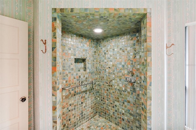 bathroom featuring tiled shower