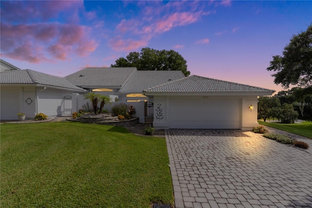 view of front of house featuring a yard and a garage