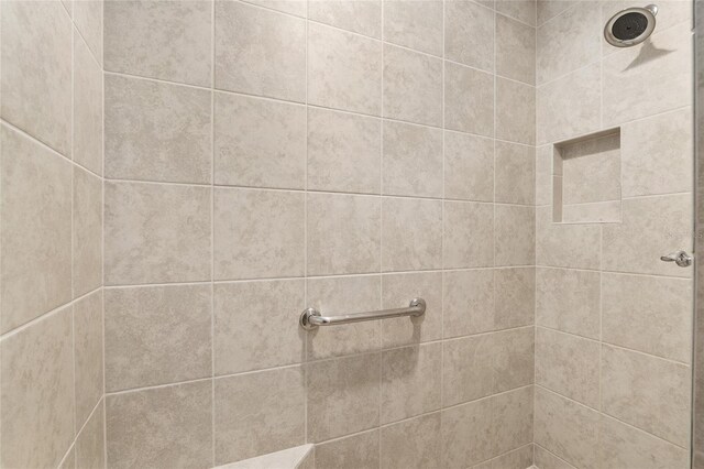 details featuring tiled shower