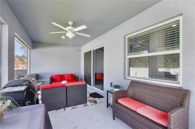 sunroom with ceiling fan