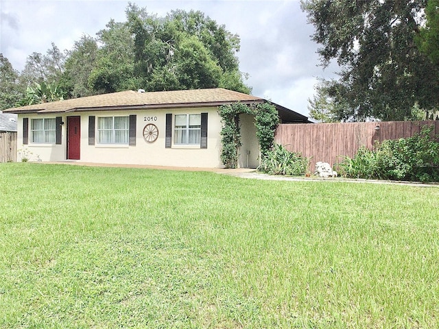 ranch-style house featuring a front lawn