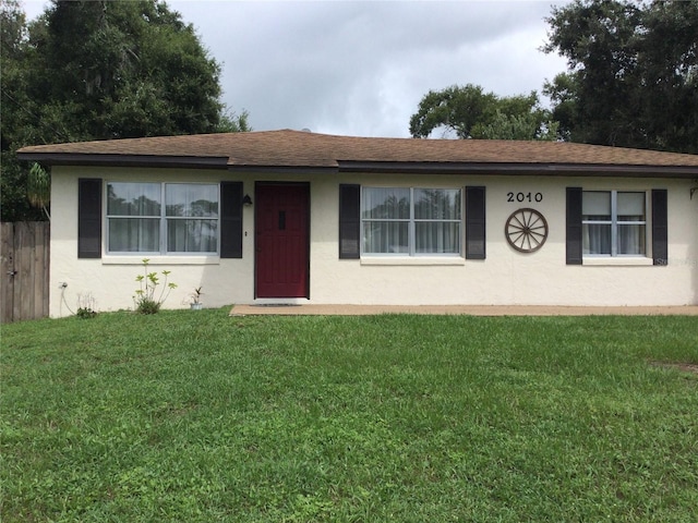 single story home featuring a front lawn