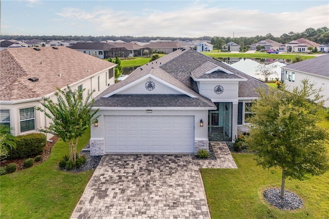 view of front of property featuring a front yard and a garage