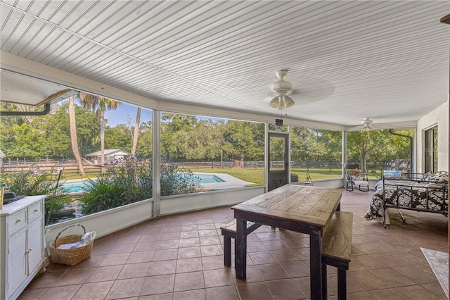 sunroom featuring ceiling fan