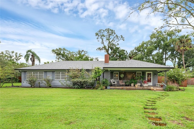 single story home featuring a porch and a front lawn