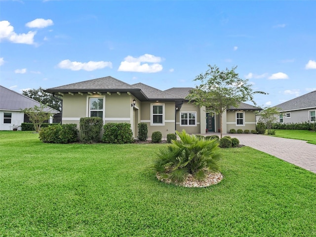 view of front of home featuring a front lawn