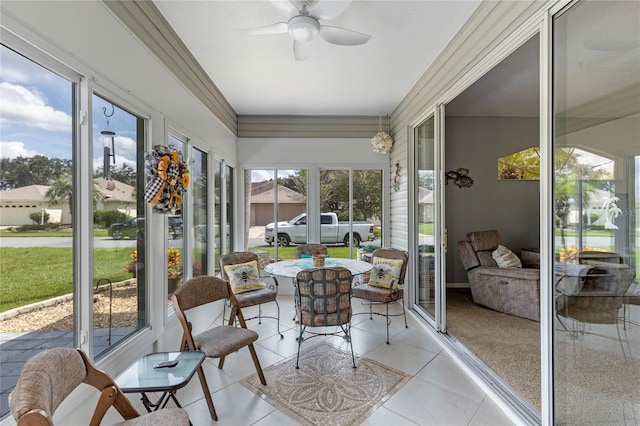 sunroom with ceiling fan