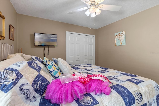 bedroom with ceiling fan, a closet, and a textured ceiling