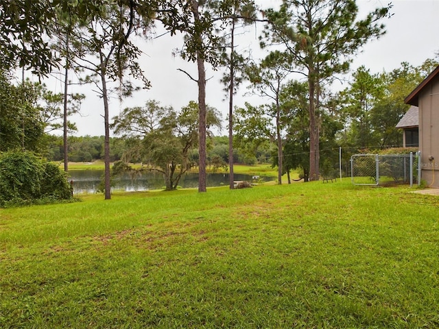 view of yard featuring a water view