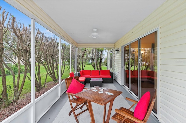 sunroom / solarium featuring ceiling fan