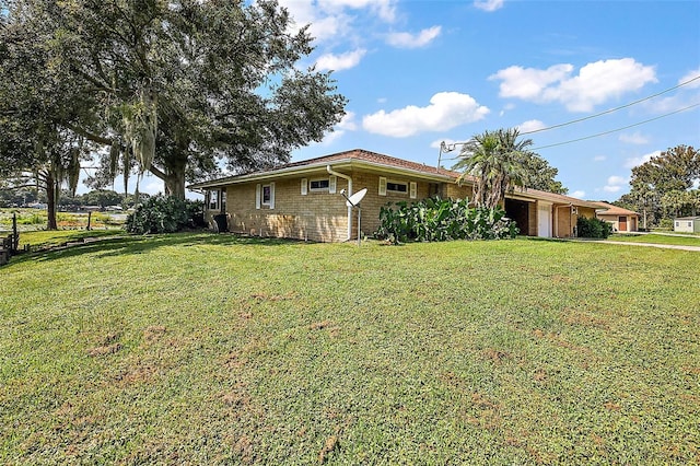 single story home with a front yard