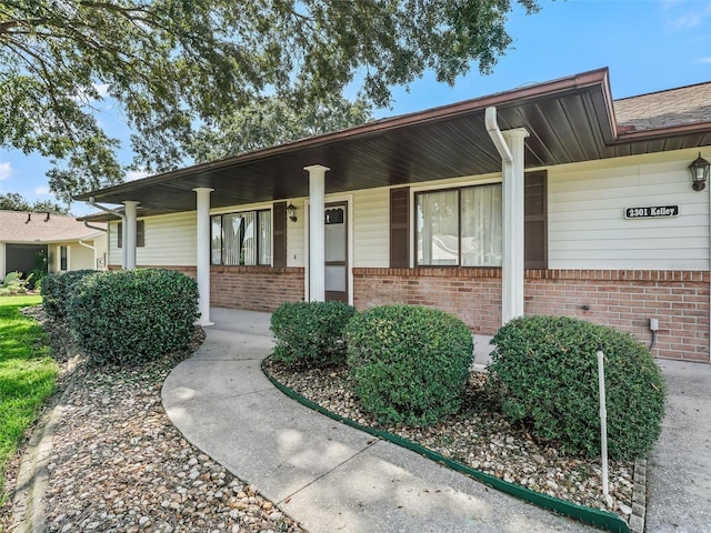 ranch-style house with covered porch