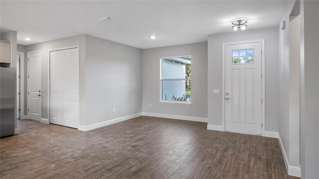 577 Dowling Cir, Lady Lake, FL 32159 - entrance foyer featuring dark wood-style flooring, baseboards, and recessed lighting