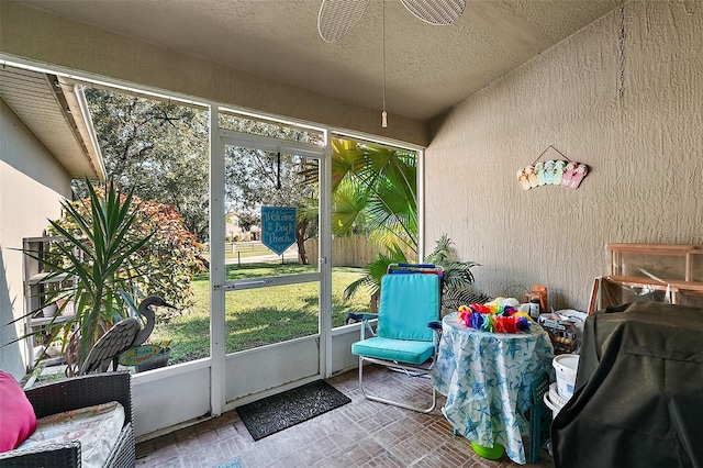 sunroom / solarium with ceiling fan