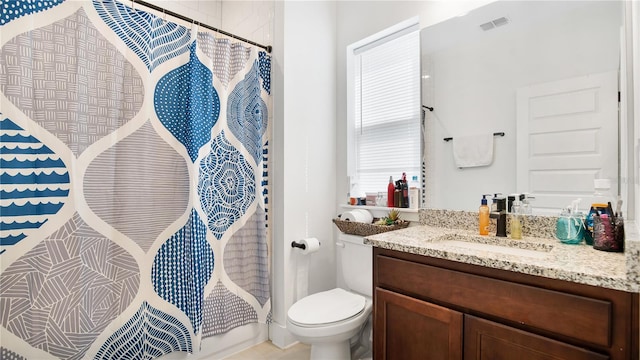 full bathroom with shower / tub combo, vanity, and toilet