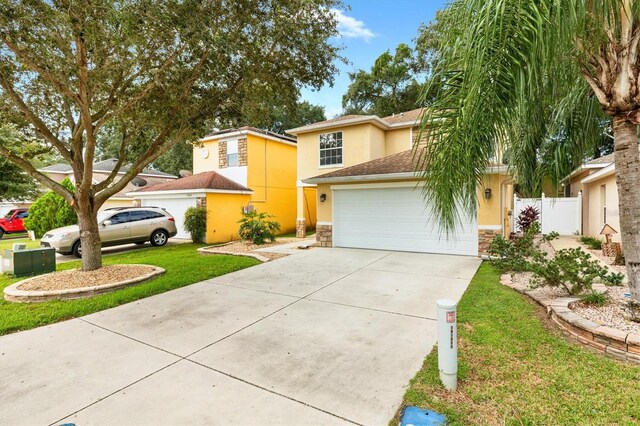 view of front facade featuring a garage and a front yard