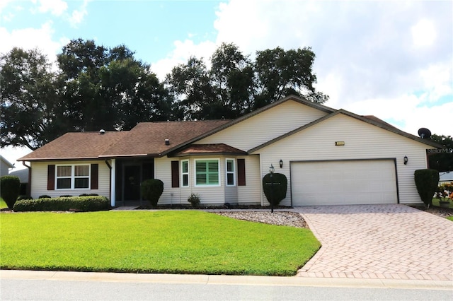 ranch-style home featuring a front lawn and a garage