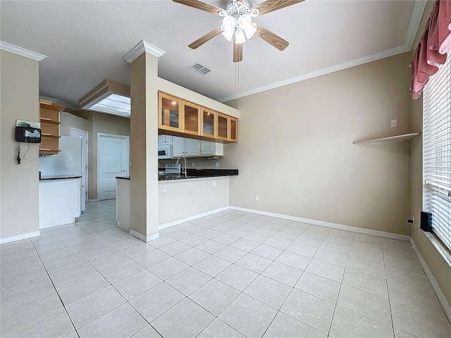 kitchen featuring light tile patterned flooring, ceiling fan, kitchen peninsula, and ornamental molding