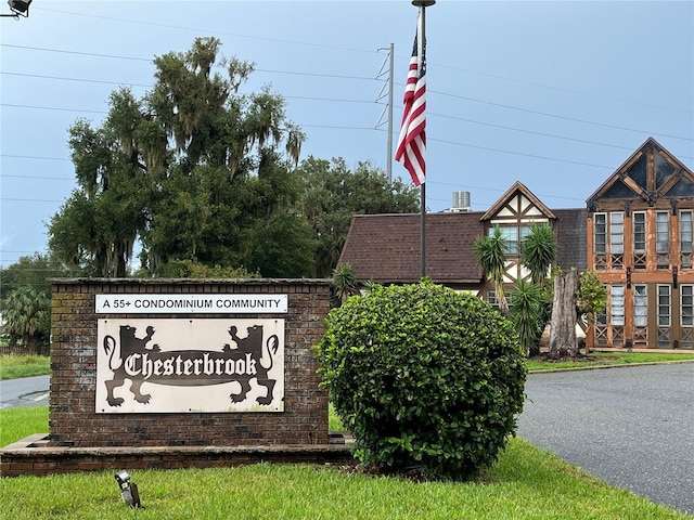 view of community / neighborhood sign