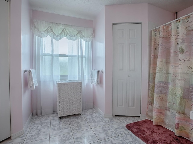 bathroom with a textured ceiling