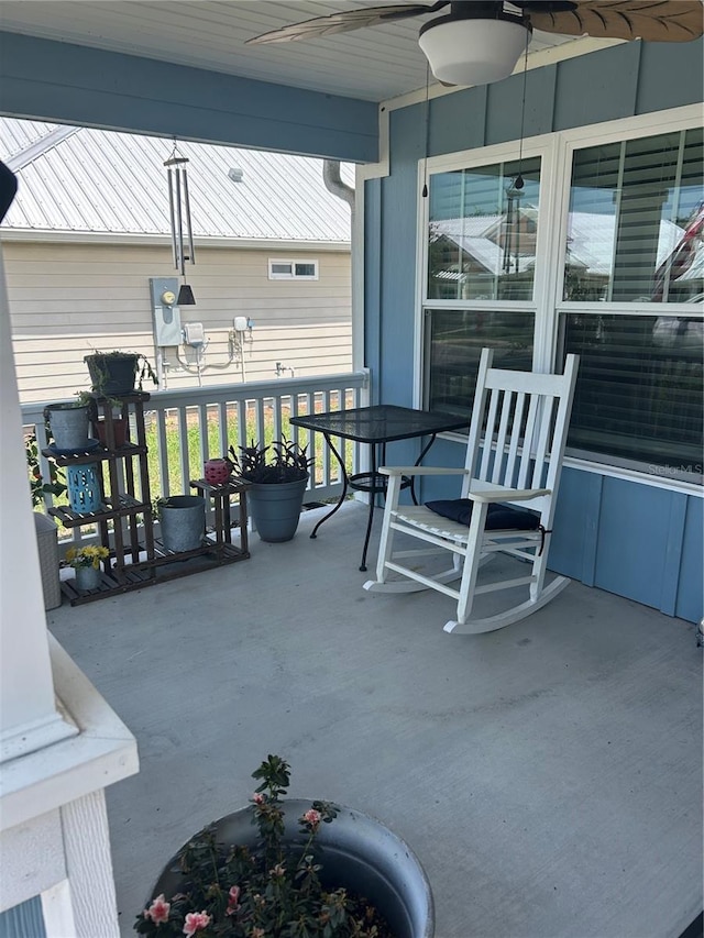 104 Turtle Run, Umatilla, FL 32784 - view of patio / terrace featuring a ceiling fan