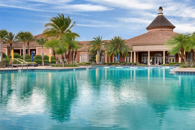 view of swimming pool