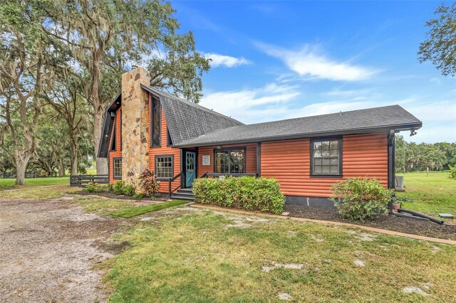 log-style house featuring a front yard