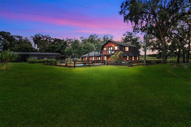 view of yard at dusk