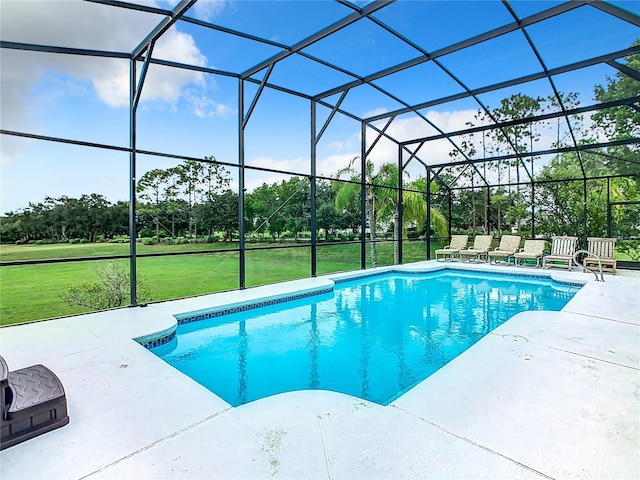 view of swimming pool with a lanai, a patio area, and a yard