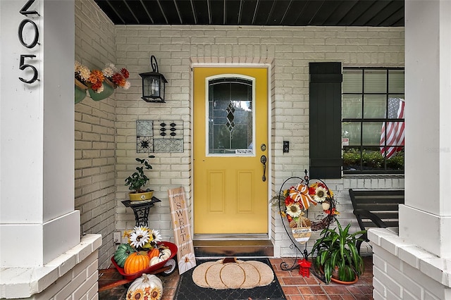 property entrance featuring a porch