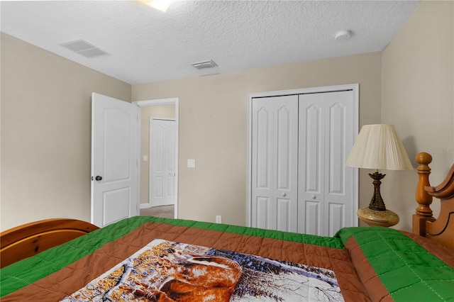 bedroom featuring a closet and a textured ceiling