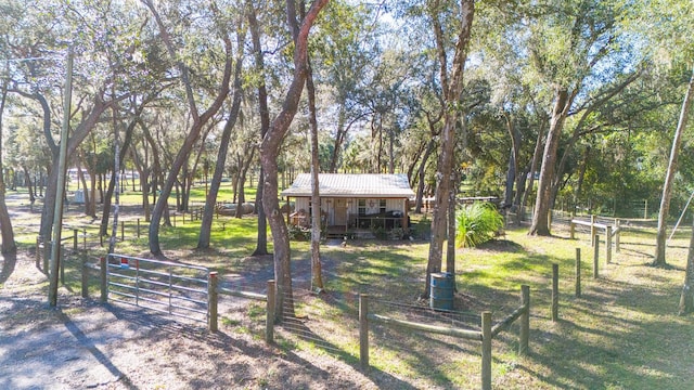 view of yard featuring a rural view