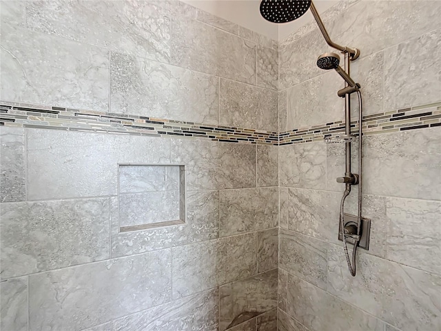 room details featuring tiled shower