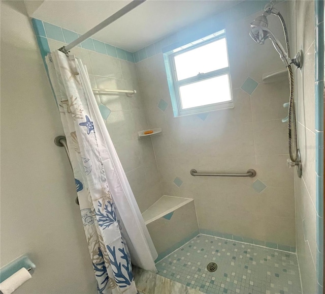 1415 Harnden Rd W, Port Orange, FL 32129 - bathroom featuring a tile shower