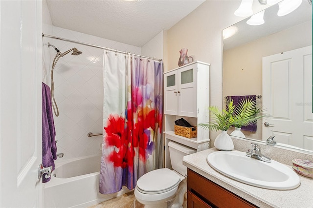 full bathroom featuring a textured ceiling, toilet, vanity, and shower / bath combo