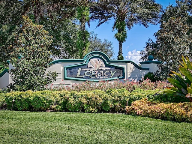 community sign featuring a lawn