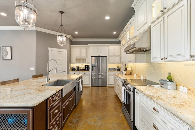 kitchen featuring pendant lighting, sink, a kitchen island with sink, exhaust hood, and stainless steel appliances