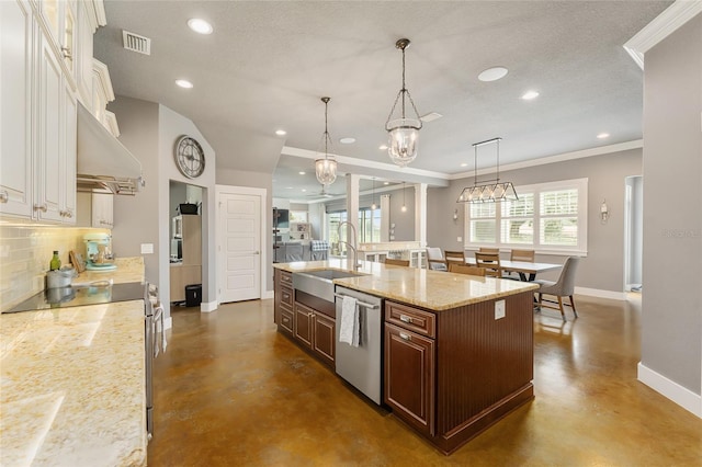 kitchen featuring stainless steel appliances, dark brown cabinetry, a large island with sink, and a textured ceiling