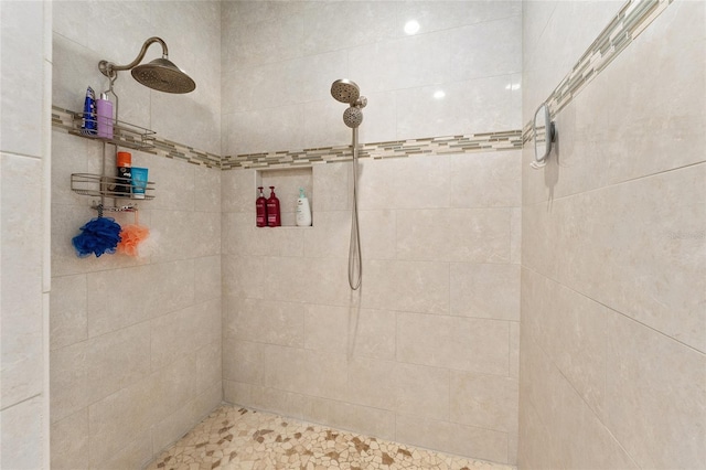 bathroom featuring tiled shower