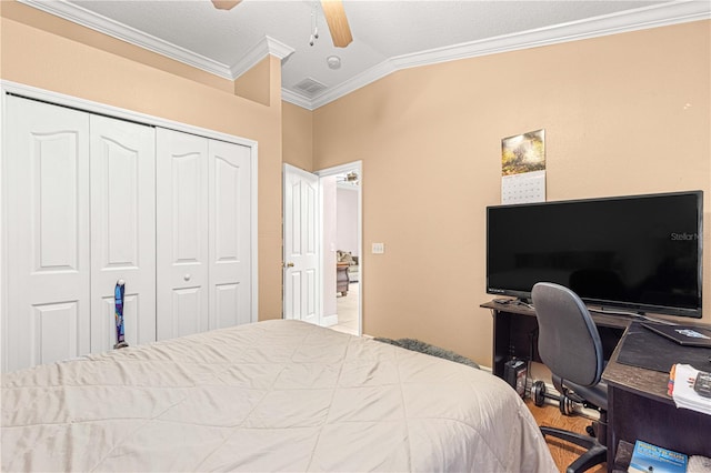 bedroom with ornamental molding, vaulted ceiling, ceiling fan, and a closet