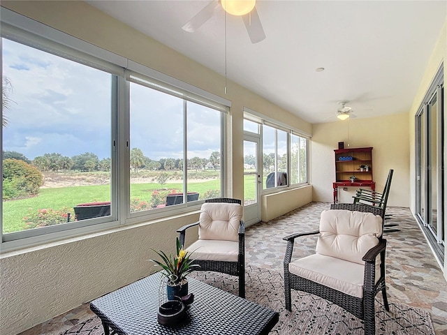 sunroom with ceiling fan