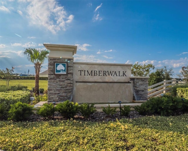 view of community / neighborhood sign