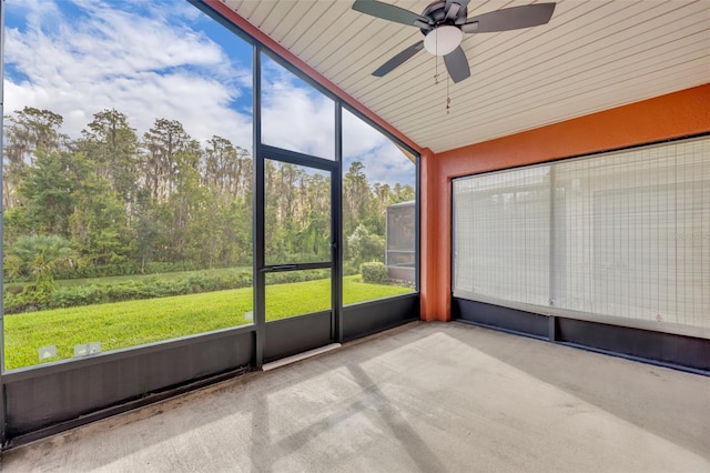 unfurnished sunroom featuring vaulted ceiling and ceiling fan