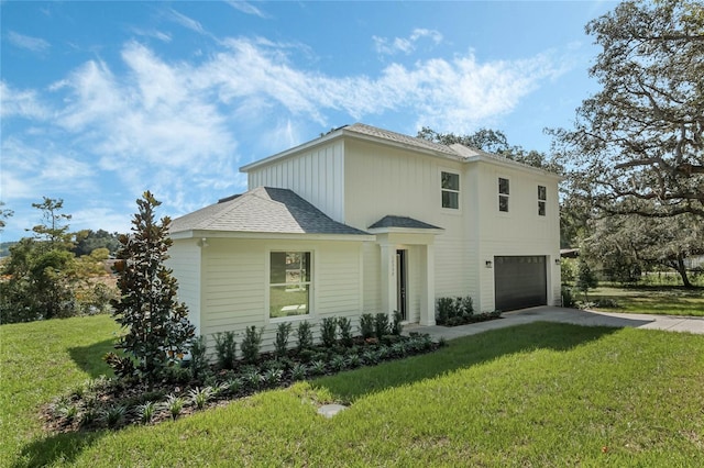 view of front of property featuring a front lawn and a garage