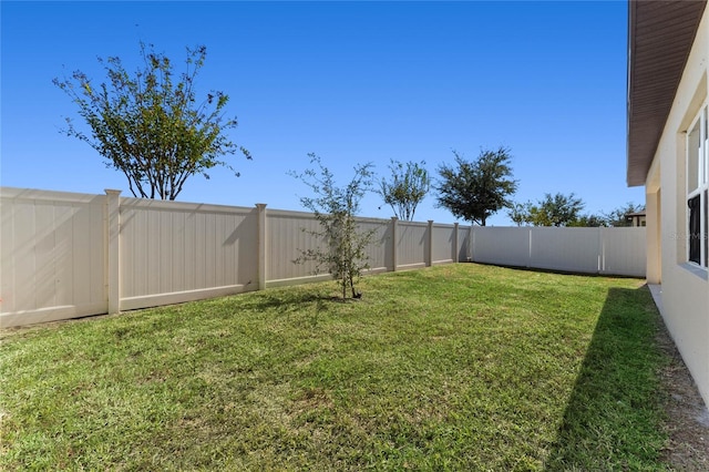 view of yard featuring a fenced backyard